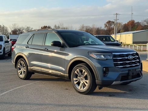 New 2026 Ford Explorer Active w/ Active Comfort Package image 2