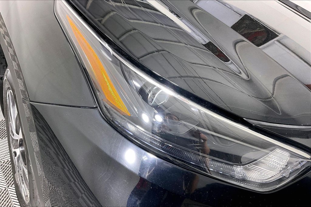Used 2022 Toyota Highlander XLE AWD/4WD image 39