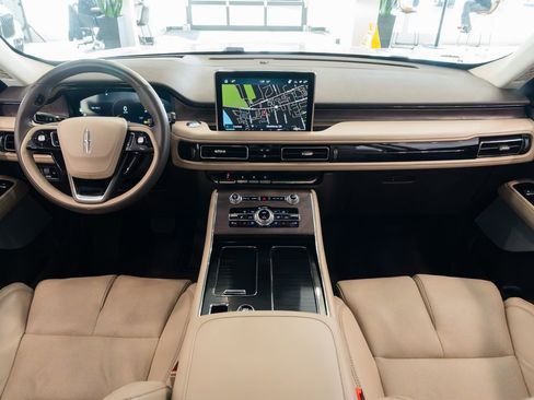 Used 2023 Lincoln Aviator Reserve w/ Equipment Group 201A image 9