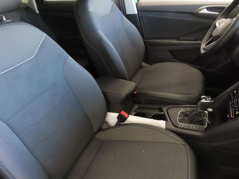 New 2026 Volkswagen Taos SE FWD image 27