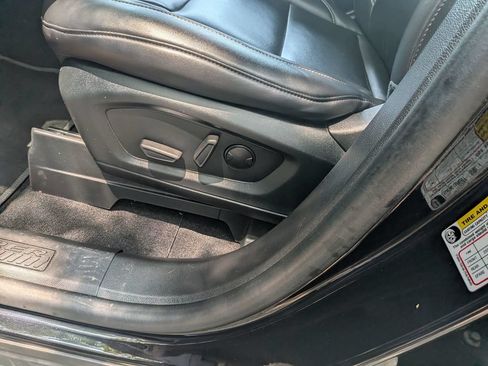 Used 2023 Ford Explorer XLT w/ Equipment Group 202A RWD image 17