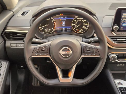 Used 2025 Nissan Altima 2.5 SV FWD image 26