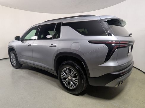 Used 2025 Chevrolet Traverse LT w/ LPO, Floor Liner Package FWD image 5