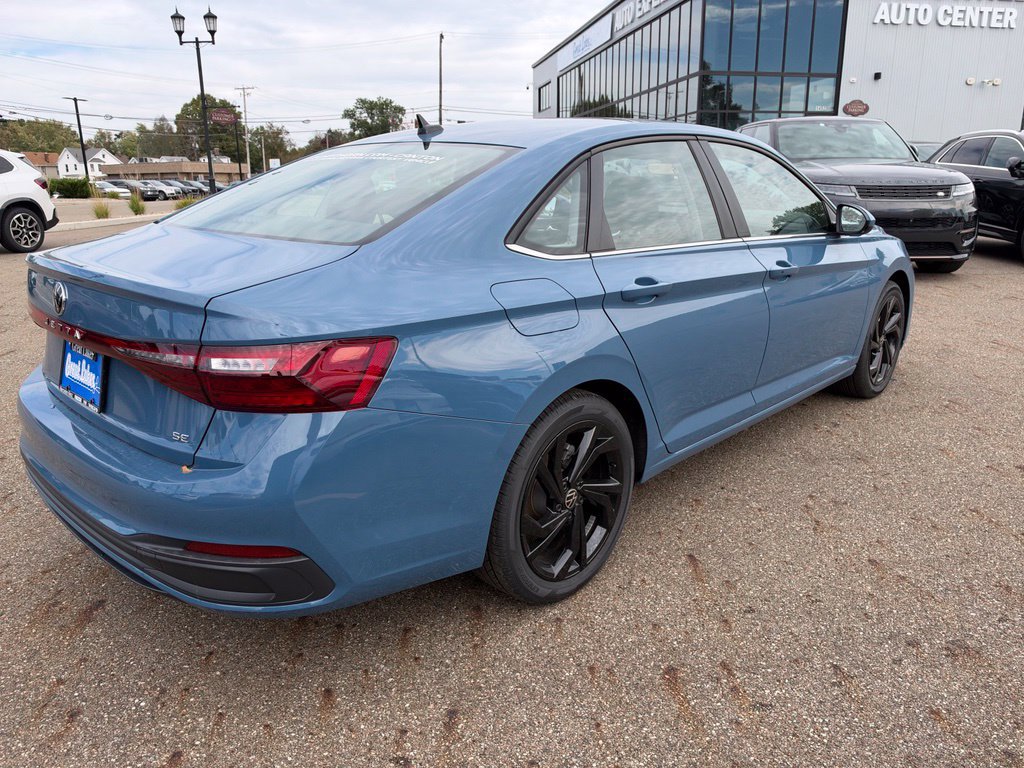 Used 2026 Volkswagen Jetta SE FWD image 5