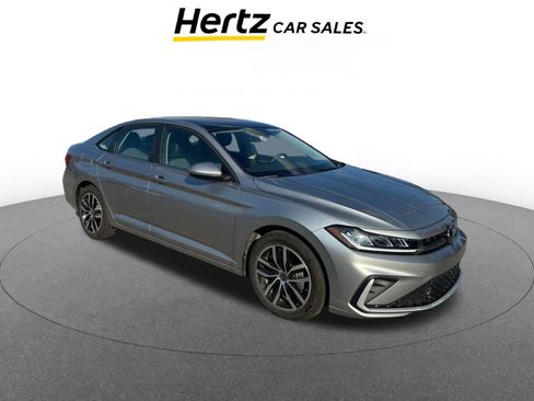 Used 2025 Volkswagen Jetta SE image 1