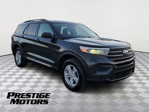 Used 2022 Ford Explorer XLT image 1