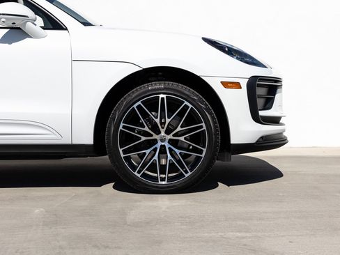 Certified 2026 Porsche Macan AWD/4WD image 11
