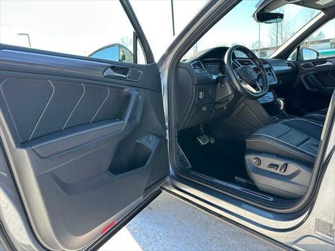 Used 2022 Volkswagen Tiguan SEL R-Line image 19