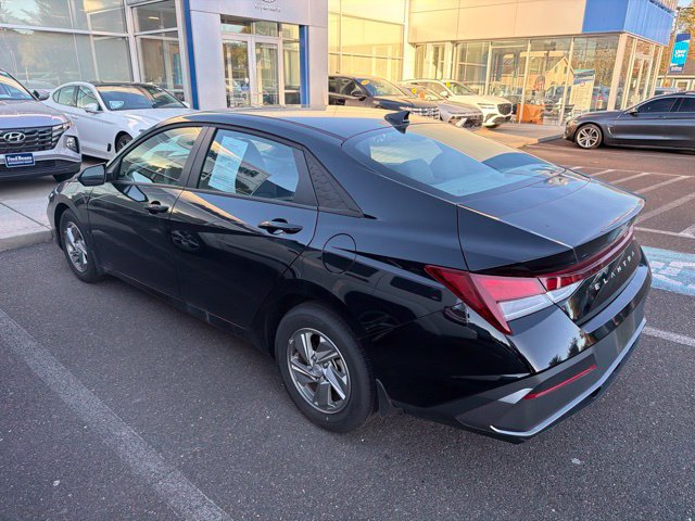 Certified 2025 Hyundai Elantra SE FWD image 7