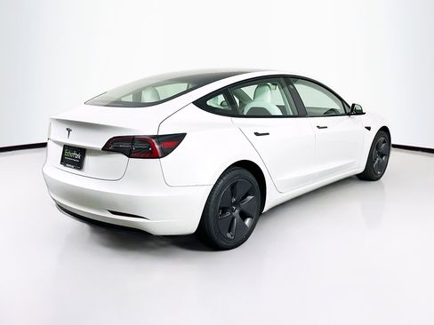 Used 2023 Tesla Model 3 Standard Range image 9
