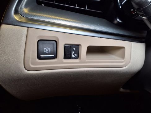 Certified 2023 Cadillac XT5 Premium Luxury FWD image 12