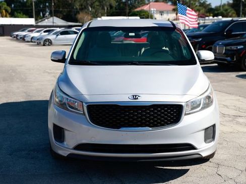 Used 2018 Kia Sedona L image 21