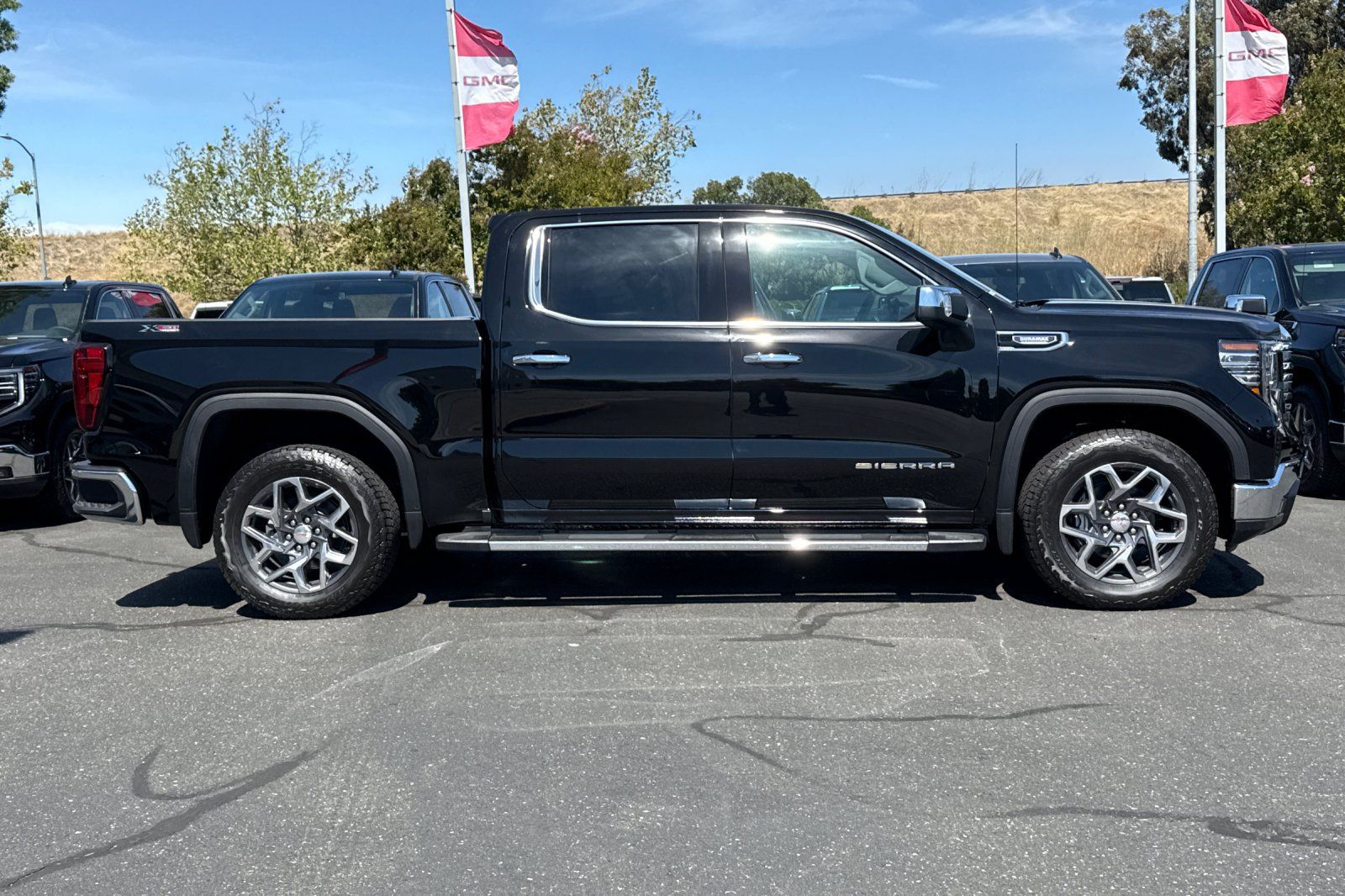 New 2026 GMC Sierra 1500 SLT w/ SLT Premium Package AWD/4WD image 3