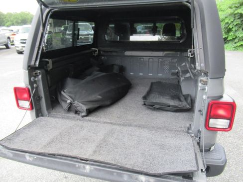 Used 2021 Jeep Gladiator Mojave w/ Trailer Tow Package AWD/4WD image 10