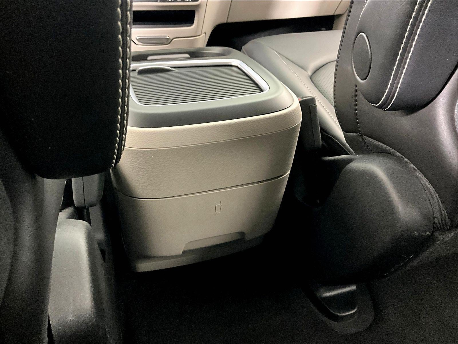 Used 2024 Chrysler Pacifica Limited FWD image 10