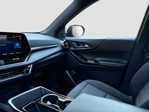 Used 2025 Chevrolet Equinox LT image 24