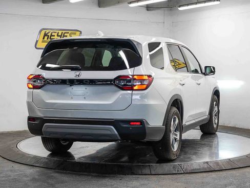 Used 2025 Honda Pilot EX-L image 4