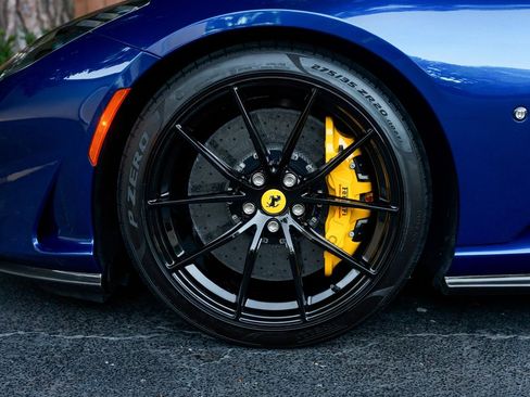 Used 2022 Ferrari 812 GTS RWD image 10