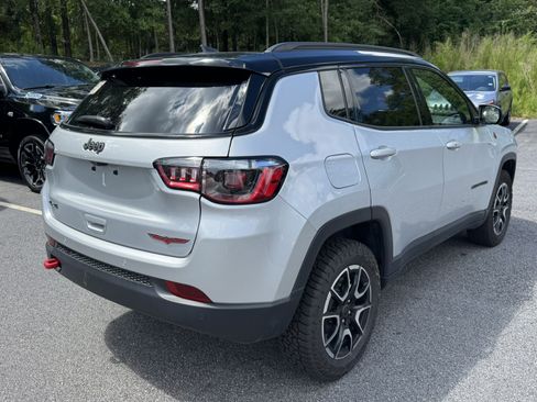 Used 2025 Jeep Compass Trailhawk AWD/4WD image 5