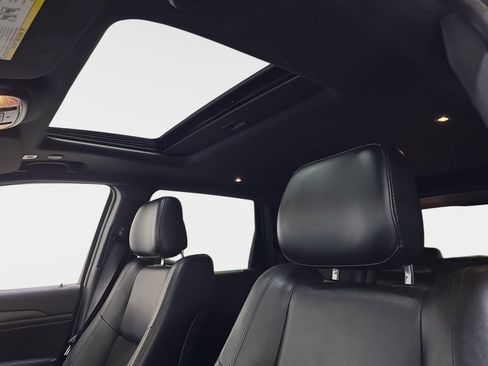 Used 2019 Jeep Grand Cherokee Altitude image 32