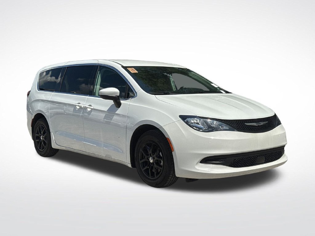 Used 2023 Chrysler Voyager LX FWD image 9