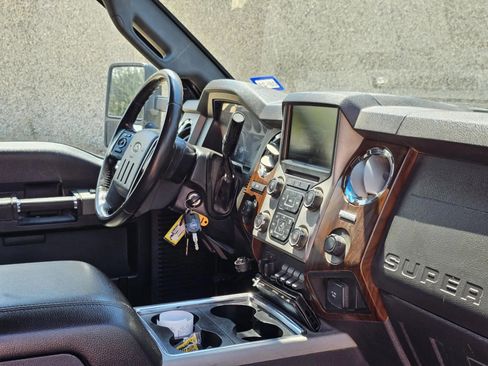 Used 2015 Ford F250 Lariat w/ Lariat Interior Package image 17