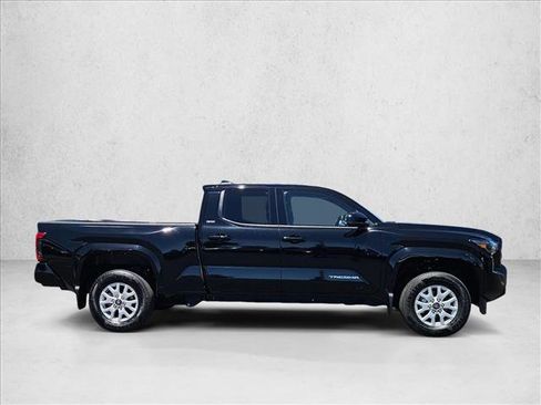 Certified 2025 Toyota Tacoma SR5 AWD/4WD image 4