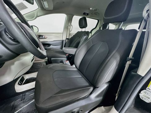 Used 2023 Chrysler Voyager LX FWD image 20