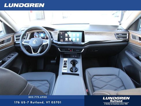 New 2026 Volkswagen Atlas SE image 2