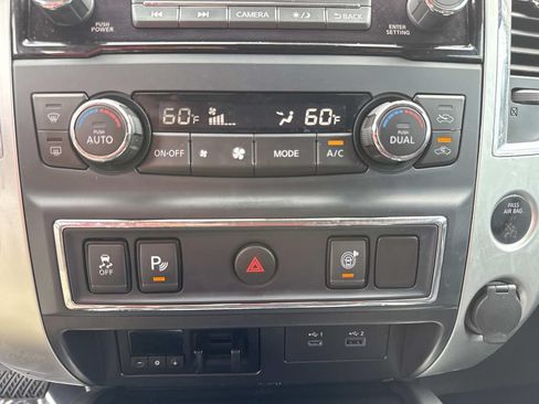Used 2021 Nissan Titan SV w/ SV Convenience Package RWD image 32