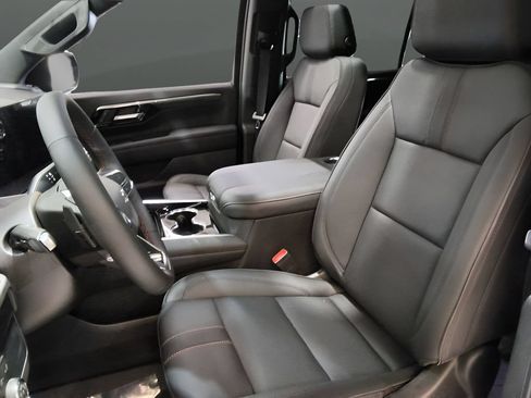 Used 2026 Chevrolet Suburban RST w/ Comfort Package AWD/4WD image 9