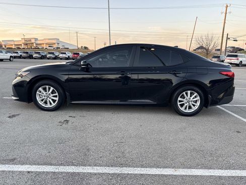 Used 2025 Toyota Camry LE image 4