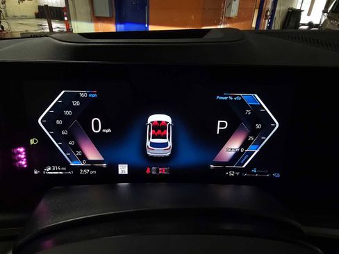 Used 2026 BMW X5 xDrive50e w/ M Sport Package image 30