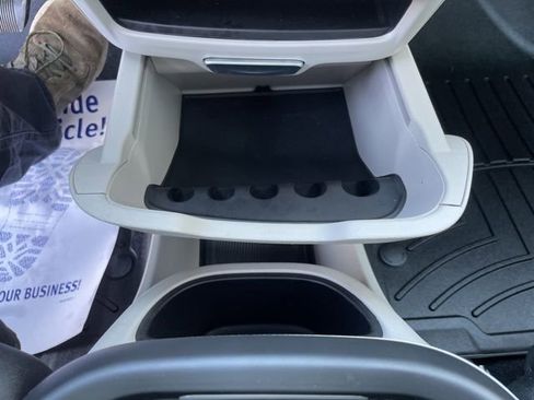 Used 2024 Chrysler Pacifica Touring-L image 14