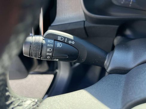 Used 2023 Volvo XC40 B4 Ultimate image 20