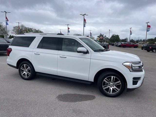 Used 2024 Ford Expedition Max Limited AWD/4WD image 2