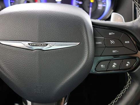 Used 2023 Chrysler 300 C RWD image 27