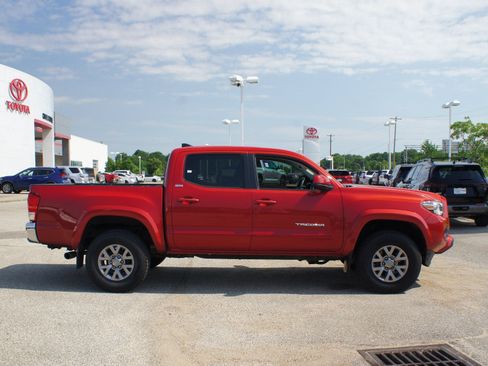 Used 2017 Toyota Tacoma SR5 w/ Tow Package AWD/4WD image 20