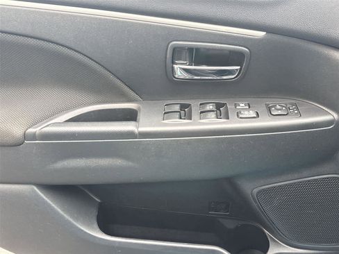 Used 2011 Mitsubishi Outlander Sport SE image 20