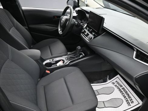Used 2025 Toyota Corolla LE w/ LE Premium Package FWD image 39