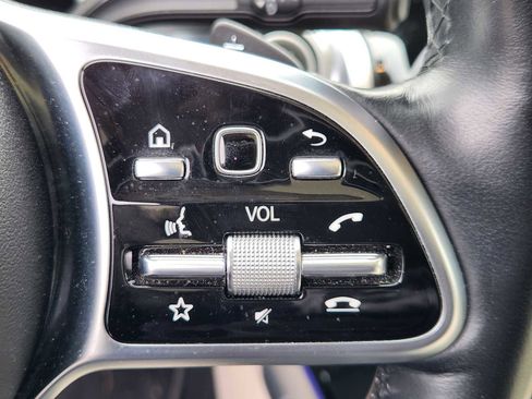 Used 2022 Mercedes-Benz GLB 250 4MATIC image 23