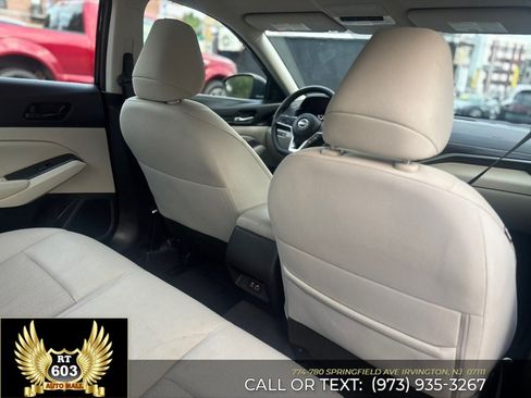 Used 2024 Nissan Altima 2.5 SV FWD image 10