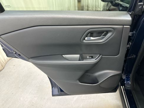 Certified 2025 Nissan Rogue SV image 28