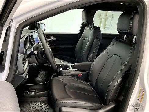 New 2026 Chrysler Pacifica Select image 25