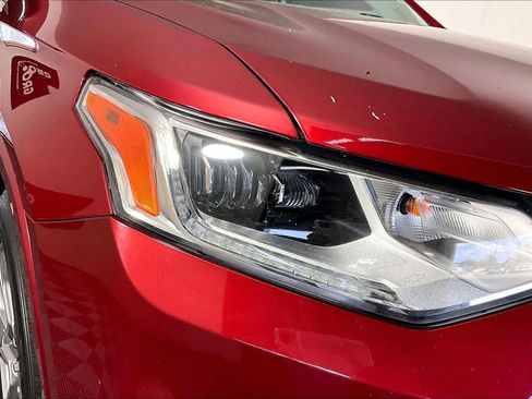 Used 2019 Chevrolet Traverse Premier w/ Driver Confidence II Package image 27