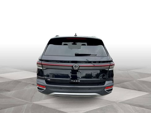 Used 2025 Volkswagen Taos SE FWD image 7