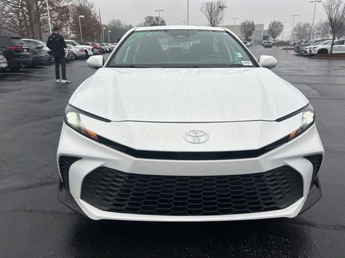 Used 2025 Toyota Camry SE image 2