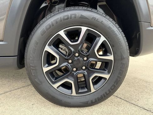 Used 2018 Jeep Compass Trailhawk w/ Leather Interior Group AWD/4WD image 9
