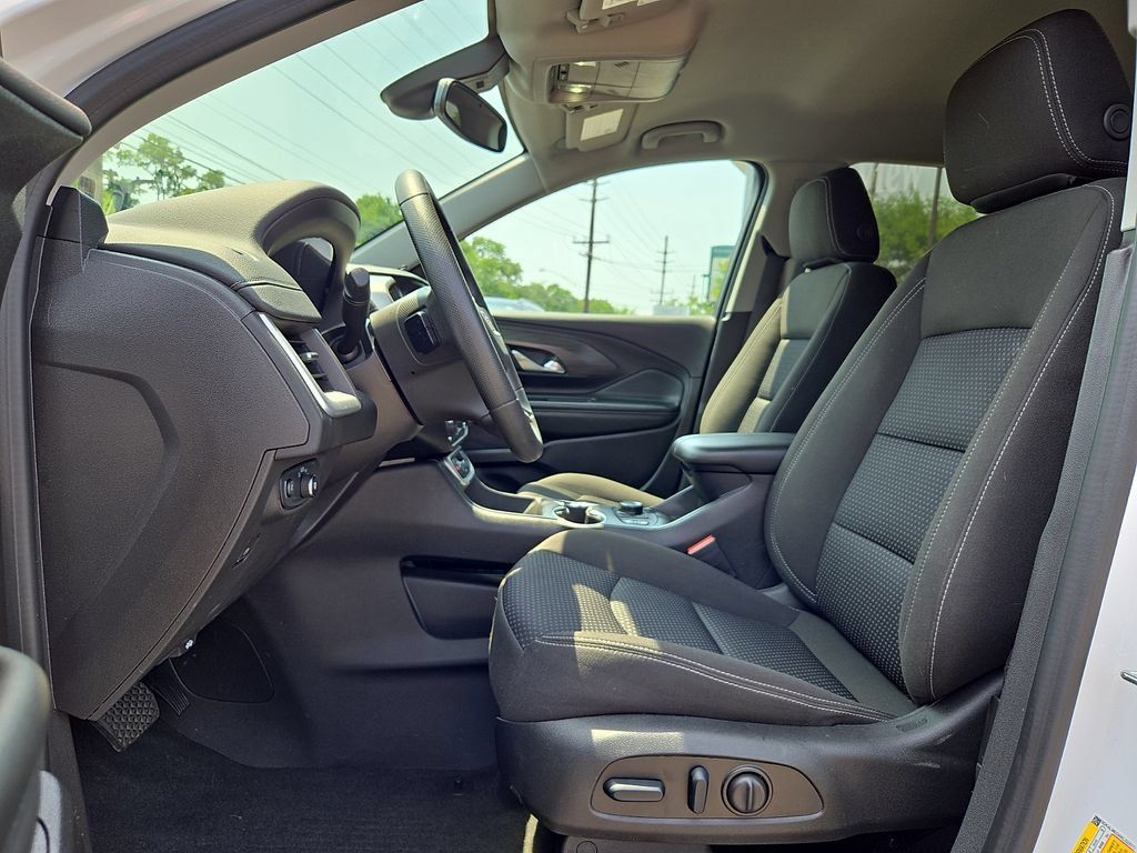Used 2024 GMC Terrain SLE w/ Driver Convenience Package FWD image 13