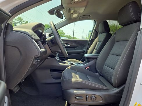 Used 2024 GMC Terrain SLE w/ Driver Convenience Package FWD image 13